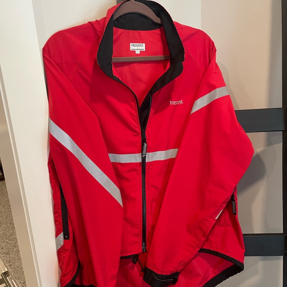 Like new THE RUNNING ROOM Unisex Jacket. Size M.